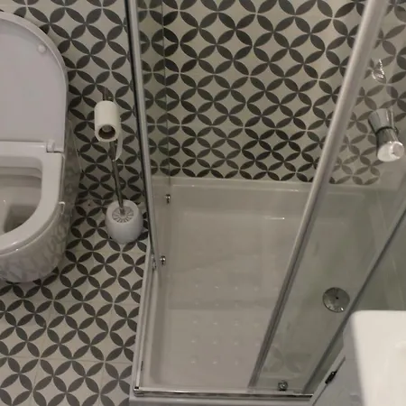 Augusta Street 213 - 2 Esq *